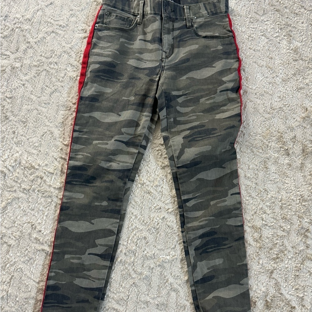 Express women’s Camo leggings with Red Accent